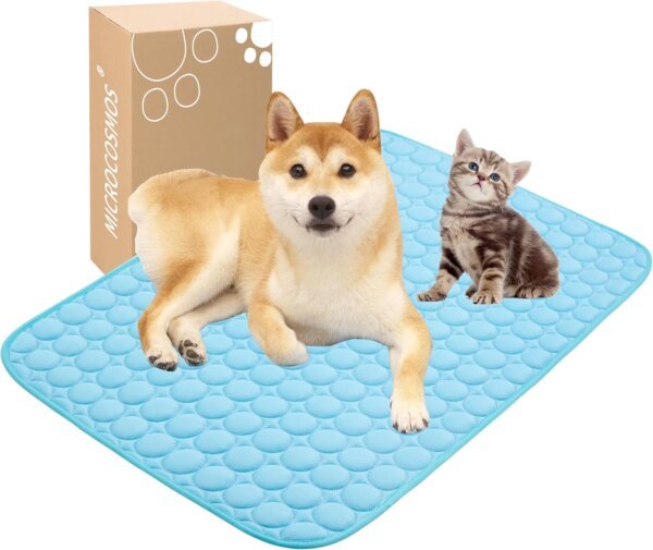 Pet cooling mat in blue – washable and reusable summer pad for dogs and cats